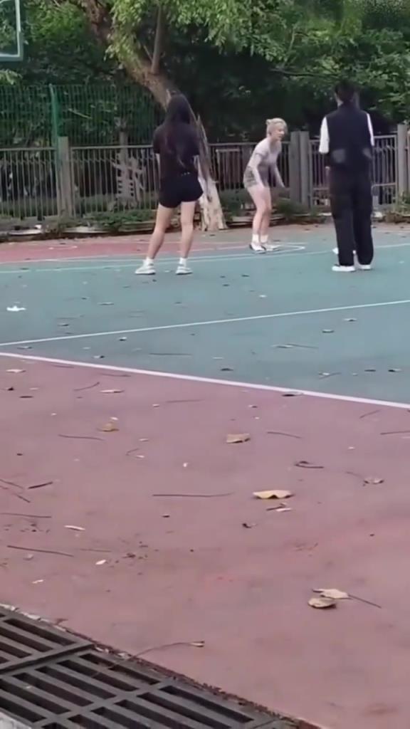上來就背打女生的男人，真的活該沒有女朋友啊