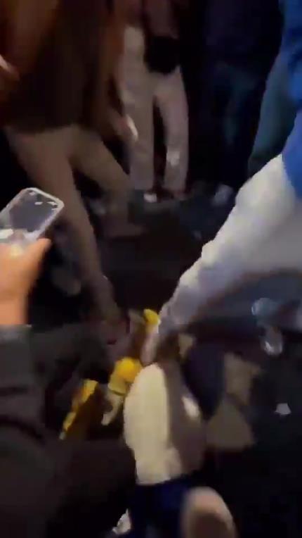 驚！尼克斯大勝步行者后，哈利伯頓遭主場球迷群毆